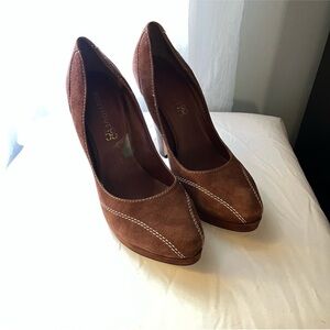 Studio 58 Heels Size 9.5 Great Condition.Brown
Suede w/White Exposed Stitching